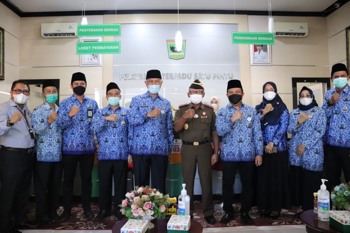 Gubernur Sumbar resmikan ruang layanan konsultasi pelayanan hukum di DPMPTSP